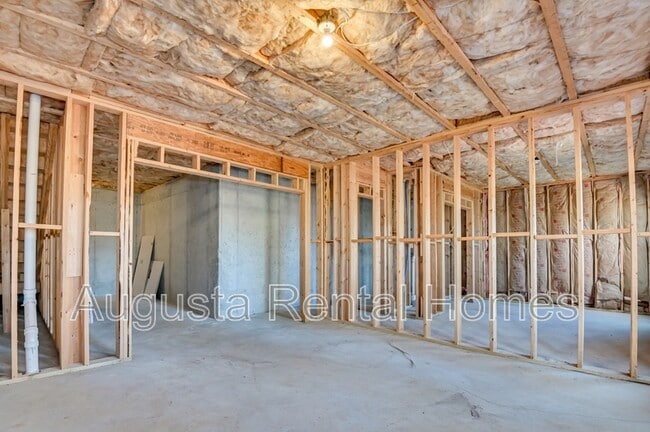 Building Photo - 848 Tyler Woods Dr