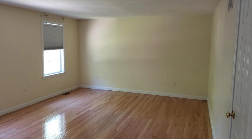 Building Photo - 4 Morrison Ln