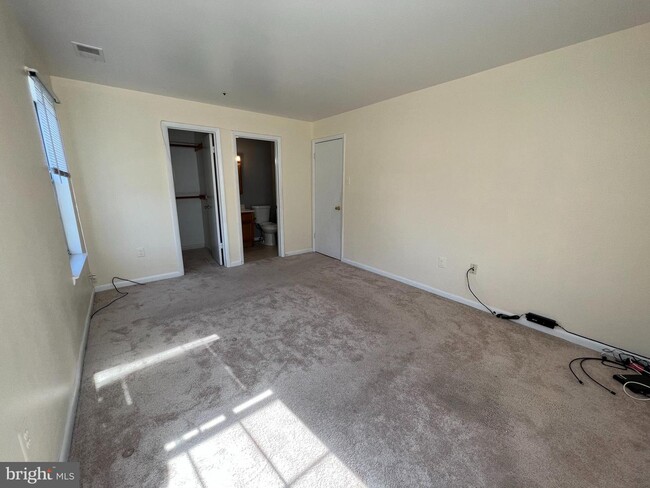 Building Photo - 8720 Grasmere Ct