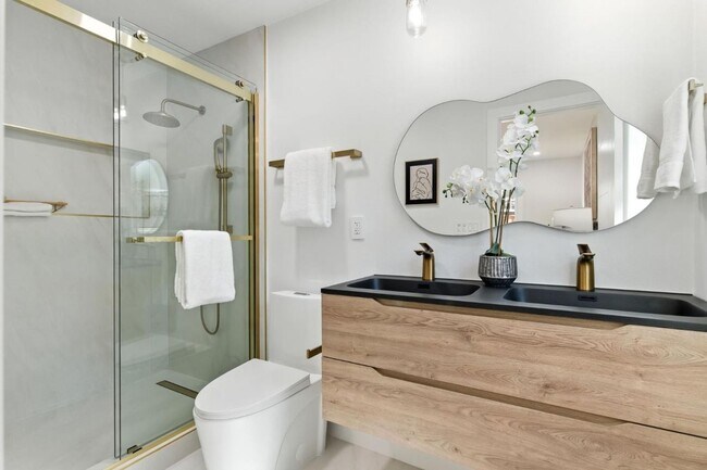 Building Photo - Refined Redwood City Living: Exquisitely R...