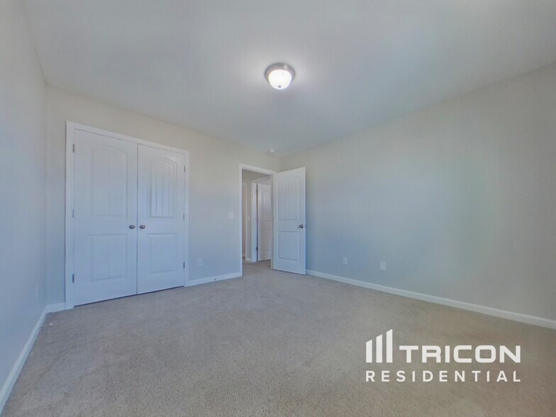 Building Photo - 313 Fairford Rd