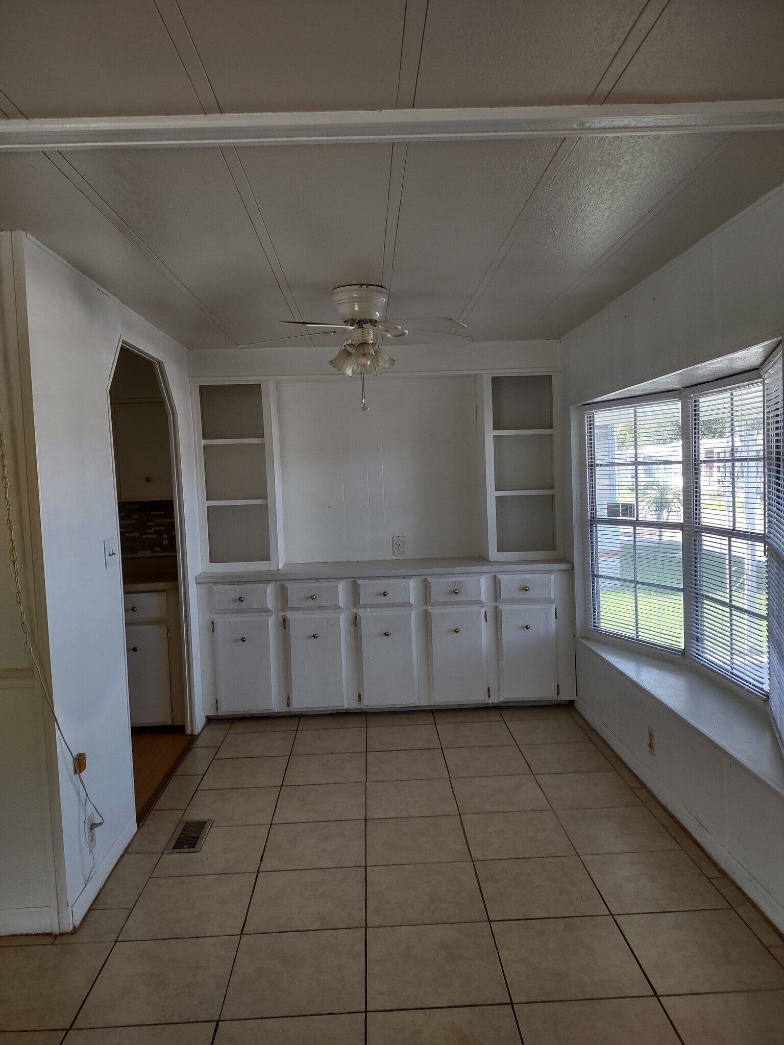 Building Photo - 6120 Biscaya Ave