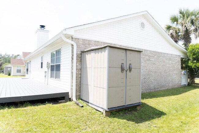 Building Photo - Three Bedroom Home Available NOW near 331 Bridge! With Solar!! Basic internet included as well!