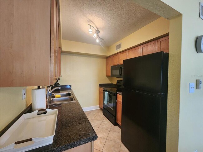 Building Photo - 5215 Coquina Key Dr SE