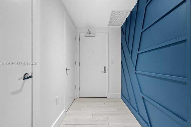 Building Photo - 1010 Brickell Ave