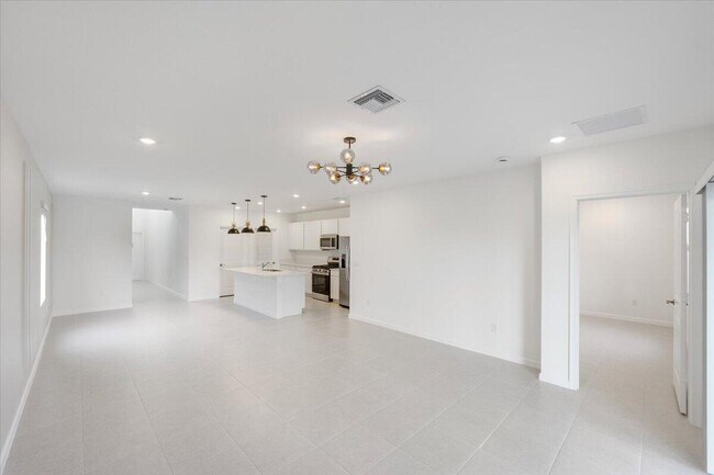 Building Photo - 11161 NW Fernbrook Dr