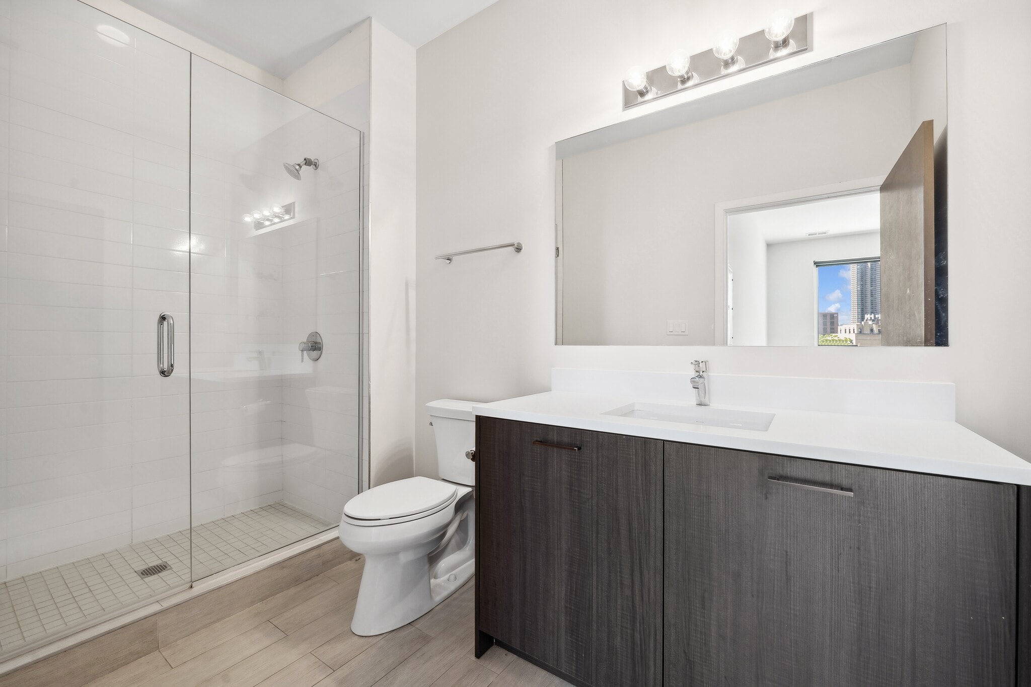 Building Photo - 819 W Cuyler Ave