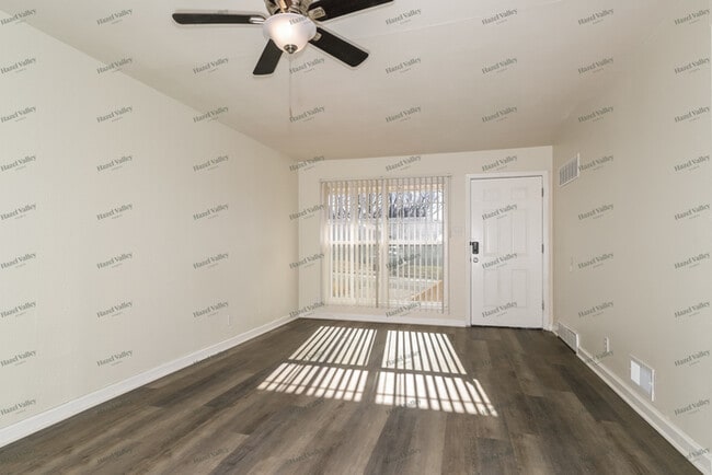 Building Photo - 217 Mc Alpine Dr