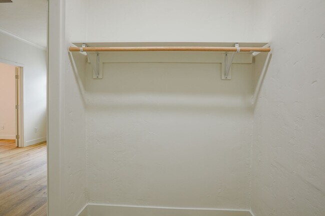 Building Photo - Bright & Inviting 1-Bedroom Apartment