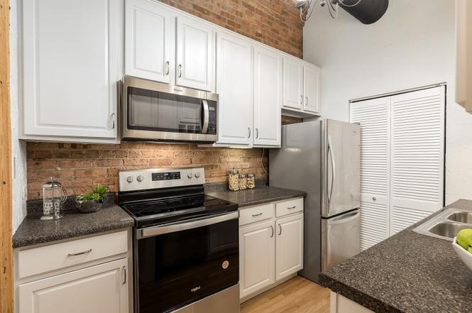 Building Photo - 331 S Peoria St