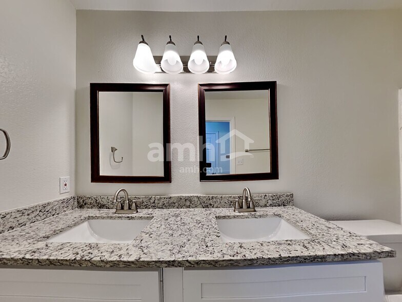 Building Photo - 87 Elmwood Trail