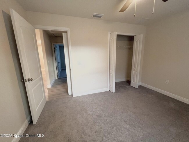 Building Photo - 960 Happiness Ave SW