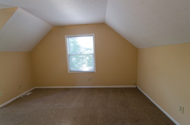 Building Photo - 4 bedroom, 2.5 bath: Available August 2026