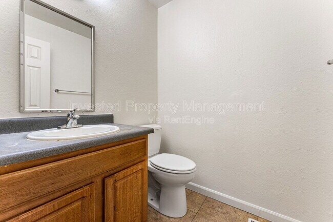 Building Photo - 588 S Eaton St