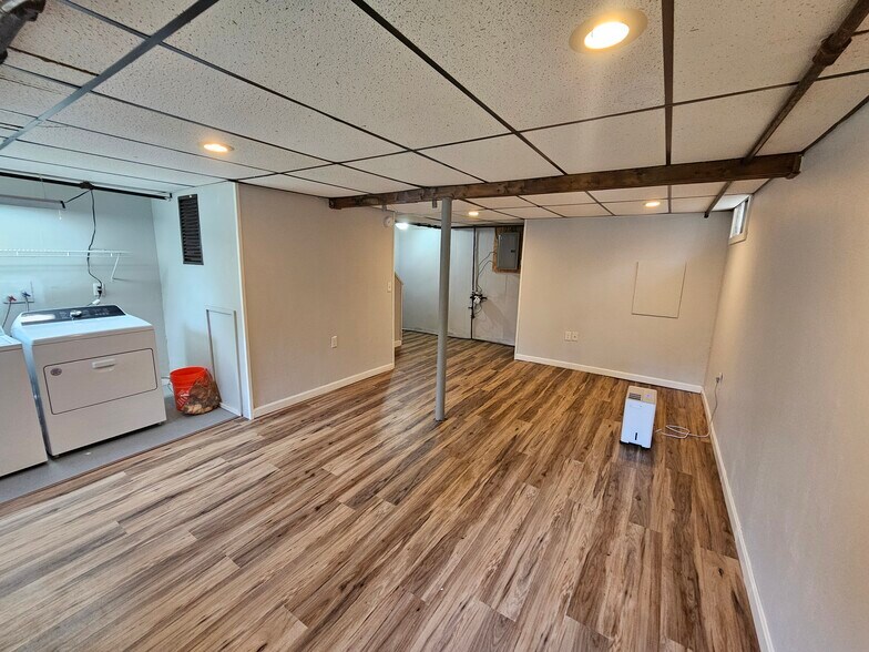 Building Photo - 435 Duck Pond Rd