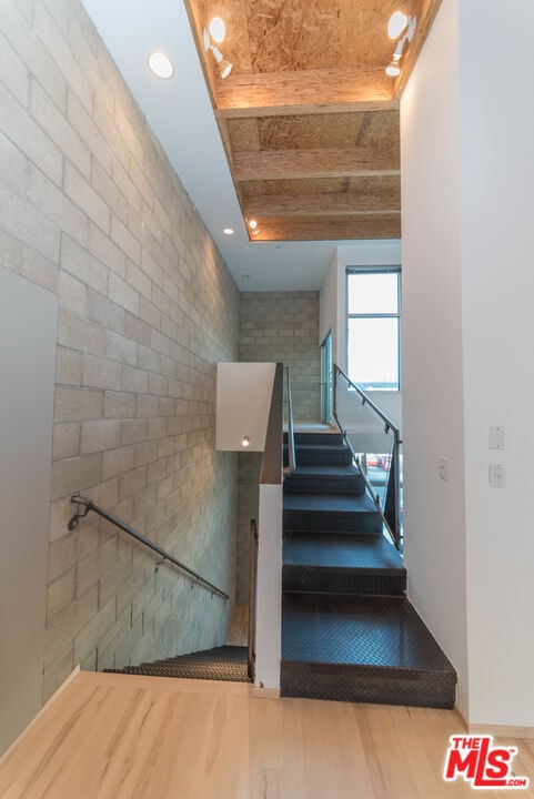 Building Photo - 717 Highland Ave