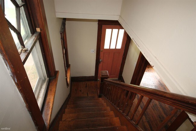 Building Photo - 5 br, 2 bath House - 615 Village St