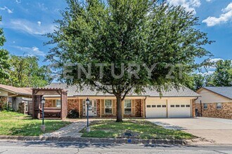 Building Photo - Beautifully Updated 3/2/2 in Bedford Ready...