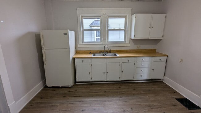 Building Photo - Charming Home for Rent in Scenic Canton: Y...