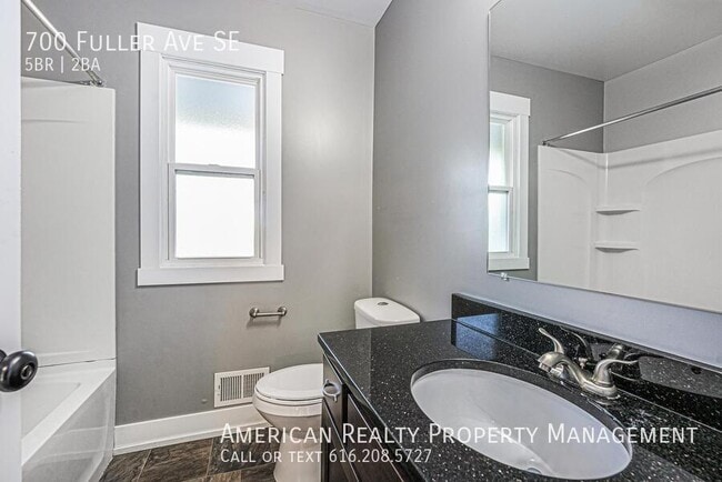 Building Photo - 700 Fuller Ave SE