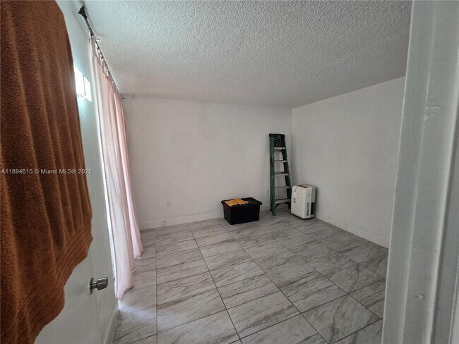 Building Photo - 10801 SW 109th Ct