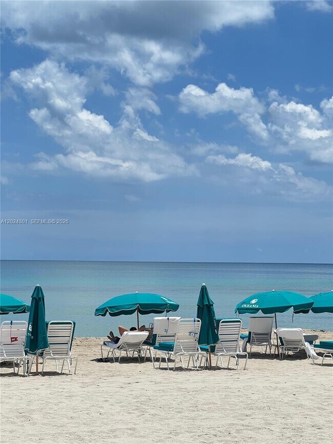 Building Photo - 16400 Collins Ave