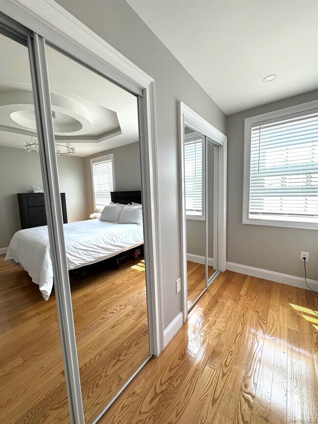 Building Photo - 249-10 139th Ave