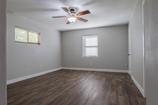 Building Photo - 9014 Slayton Dr