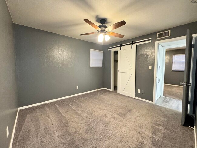 Building Photo - 4035 Hooper Dr