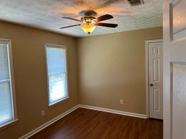 Building Photo - 4031 Dream Catcher Dr