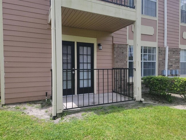 Building Photo - 2550 N Alafaya Trail
