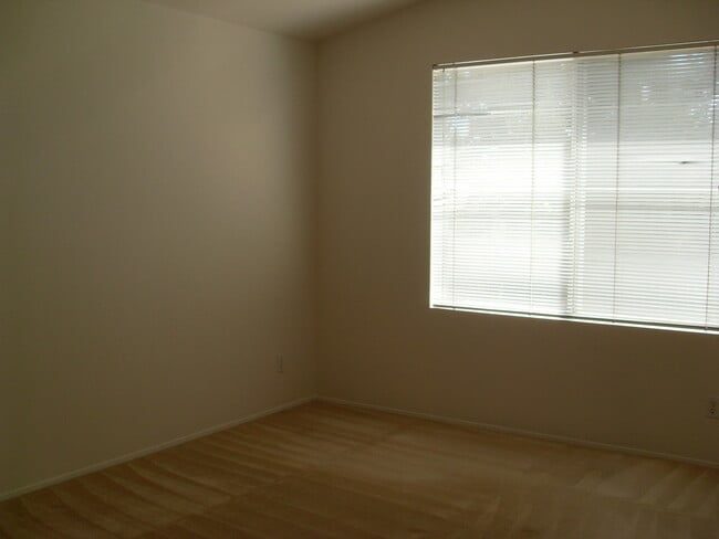 Building Photo - 2 BR / 2.5 BA 1420SQFT Chula Vista Apartment