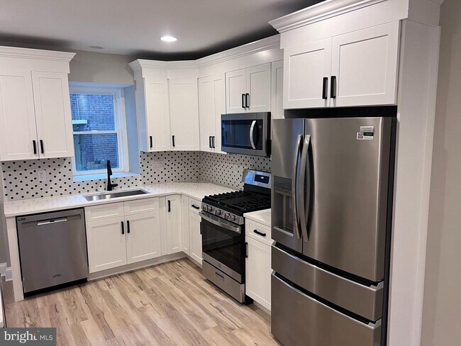 Building Photo - 137 Vassar St