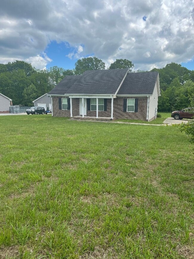Primary Photo - 815 White Rd