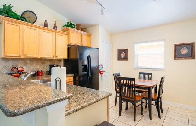 Building Photo - 2178 Royal Ridge Dr