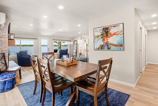 Dining Area. Extendable Table - 27166 Little Floyd Lake Rd