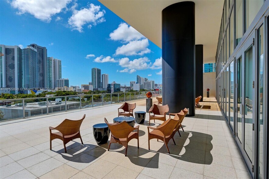 Building Photo - 3451 NE 1st Ave