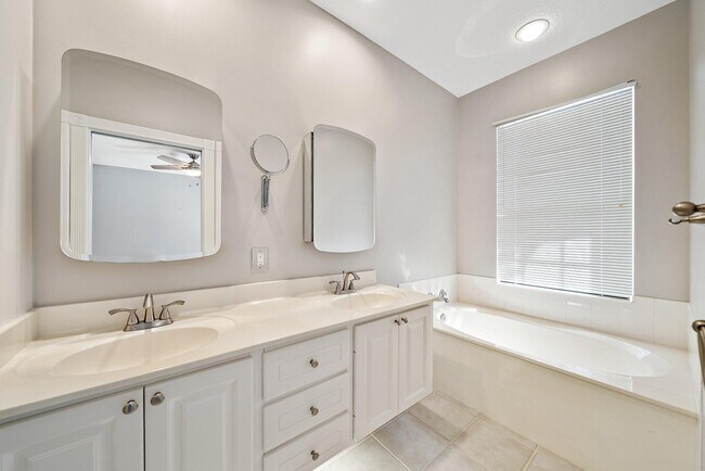 Building Photo - 351 Legare Ct