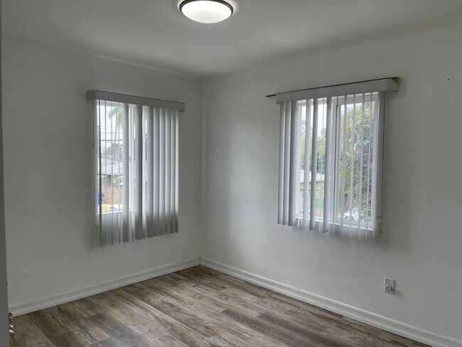 Building Photo - Updated 1 Bedroom 1 Bathroom apartment in San Diego