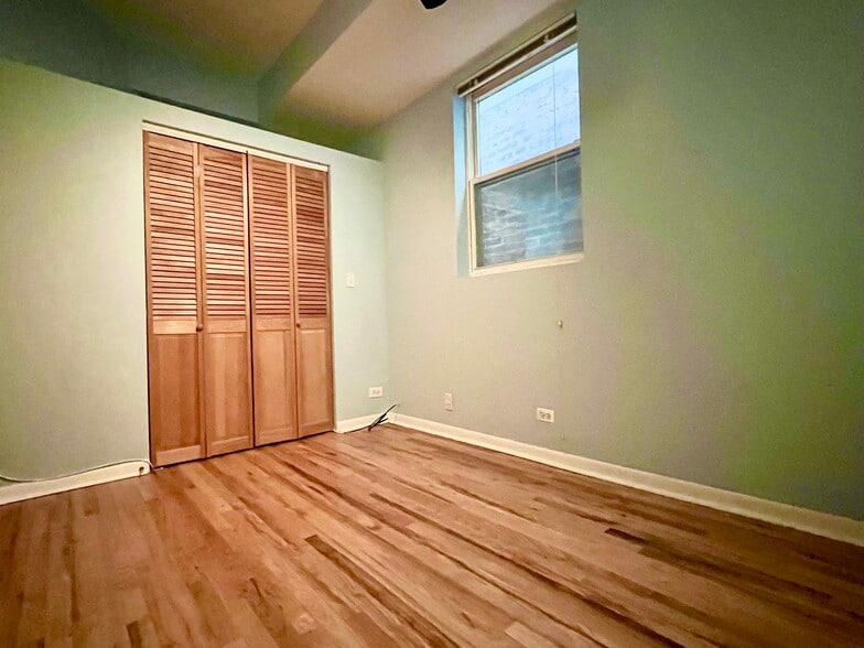 Bedroom #1 - 905 N Racine Ave