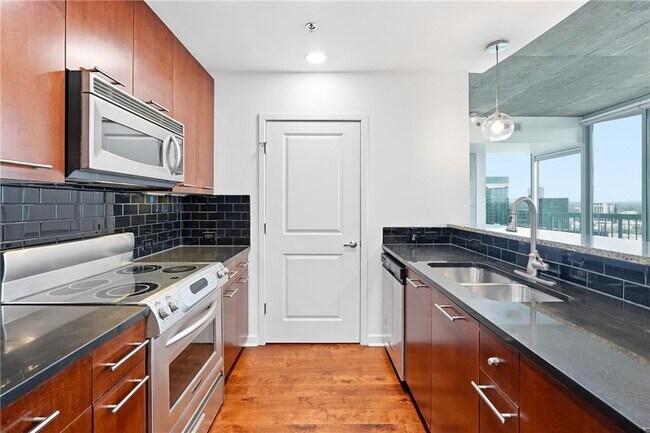 Building Photo - 3324 Peachtree Rd NE