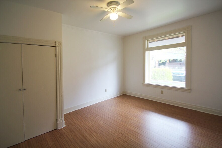 Building Photo - 523 Jeanette St