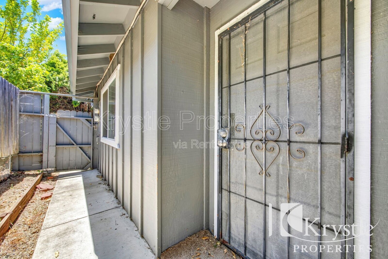 Building Photo - 544 Fleming Ave E