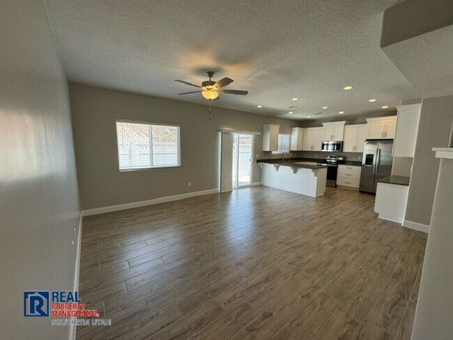 Building Photo - River Trail Townhome