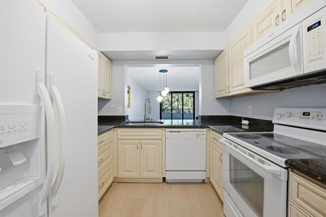 Building Photo - 2070 Homewood Blvd