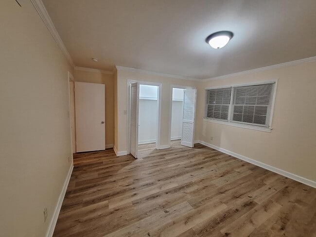 Building Photo - 2821 Tully Square