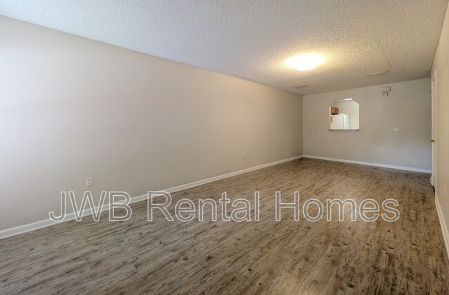 Building Photo - 8475 McGirts Village Ln