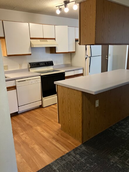 Building Photo - 803 Roundhouse Addition