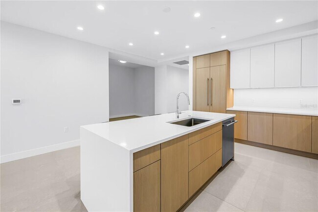 Building Photo - 275 1st Ave S