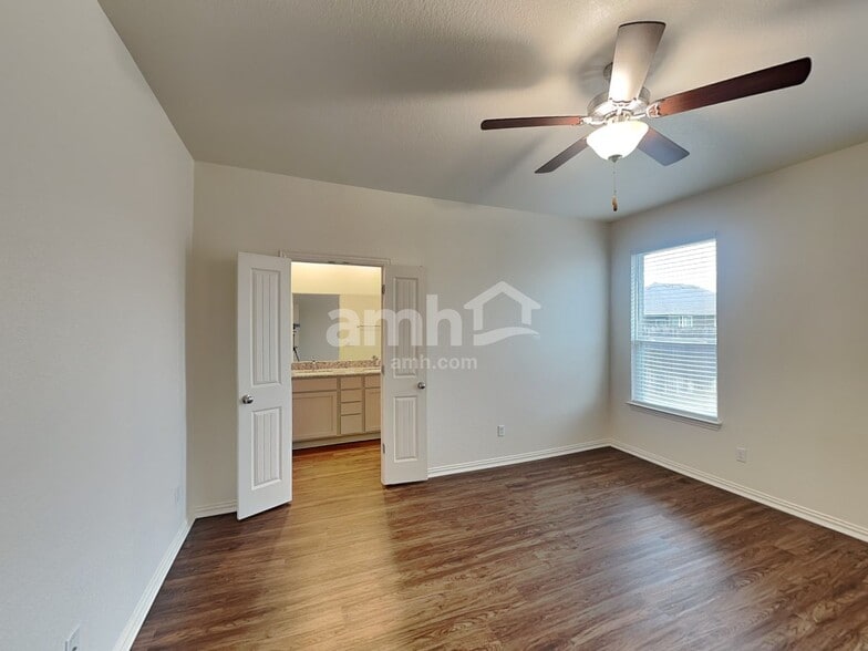 Building Photo - 2718 Wolfcreek